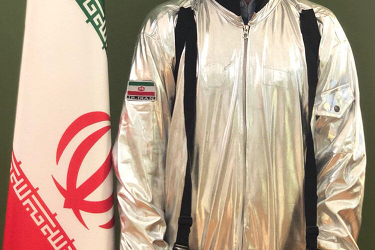 عذرخواهی آذری جهرمی برای انتشار تصویر لباس فضانوردی