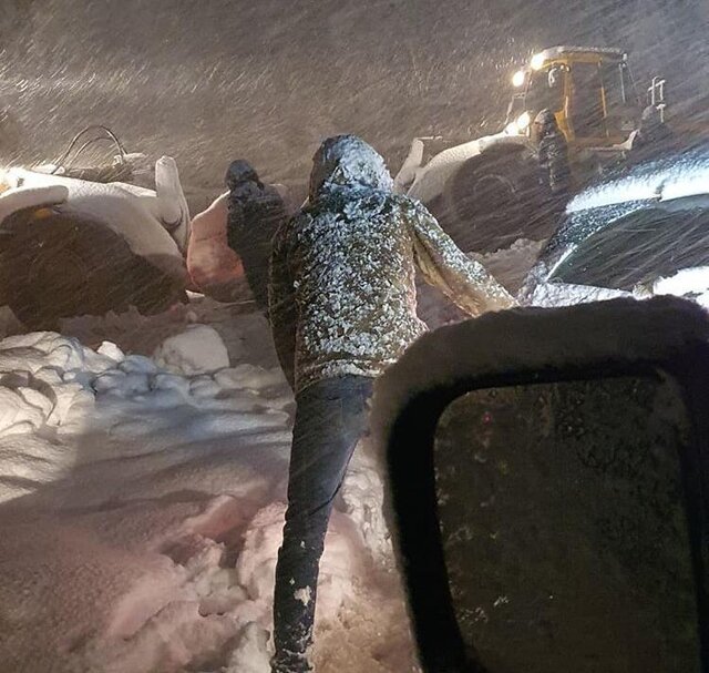 مشکلات انباشت برف برای شهروندان تبریزی