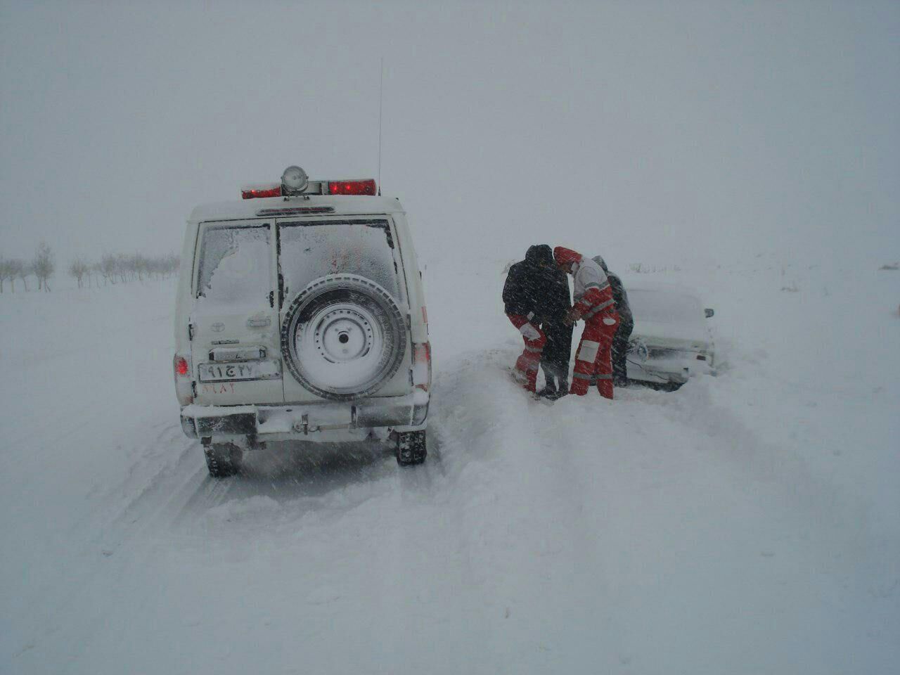 ۱۰۰ مسافر گرفتار برف در استان مرکزی اسکان یافتند