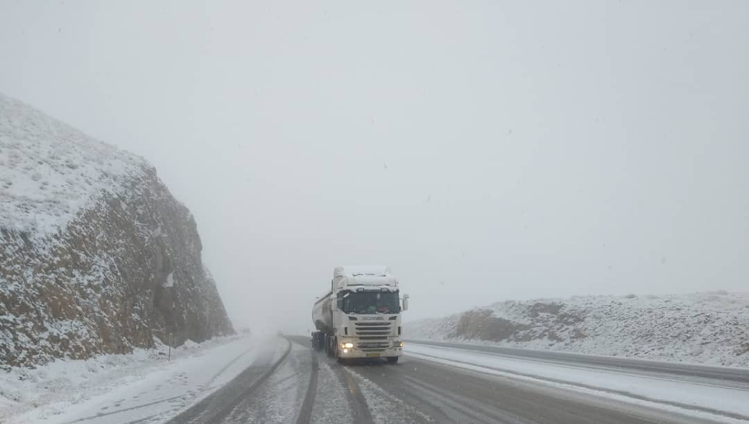 برف و کولاک در برخی محور‌های آذربایجان شرقی