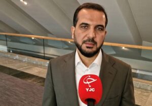 مگر حقوق مردم به دلار است که قیمت بنزین، گوشت و مرغ را به دلار حساب می‌کنند؟