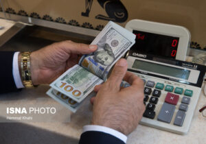 برخورد با ۱۱ رئیس شعبه متخلف در بازار ارز و طلا