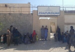 خروج روزانه ۱۵۰ تبعه افغانستانی از شهرستان خاش به‌صورت داوطلبانه