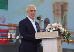 قهرمان امروز کسی است که اوضاع اقتصاد کشور را بهتر کند